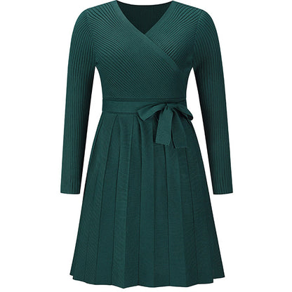 Elegant Pleated Knit Dress in Solid Color with Long Sleeves and V-Neck