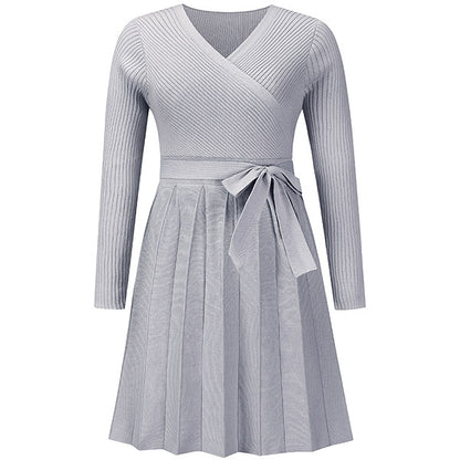 Elegant Pleated Knit Dress in Solid Color with Long Sleeves and V-Neck